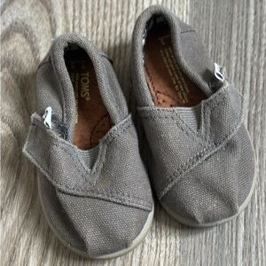 Toms Kids Slip-On Canvas Shoes in Gray